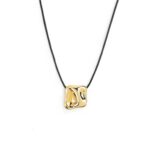 collana-con-cordino-nero-con-pend-a-quad-irr-acciaio.jpg