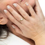 anello-a-fascia-a-forma-organica-con-perla-6.jpg