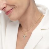 collana-croce-pendente-con-cristalli-baguette-1.jpg